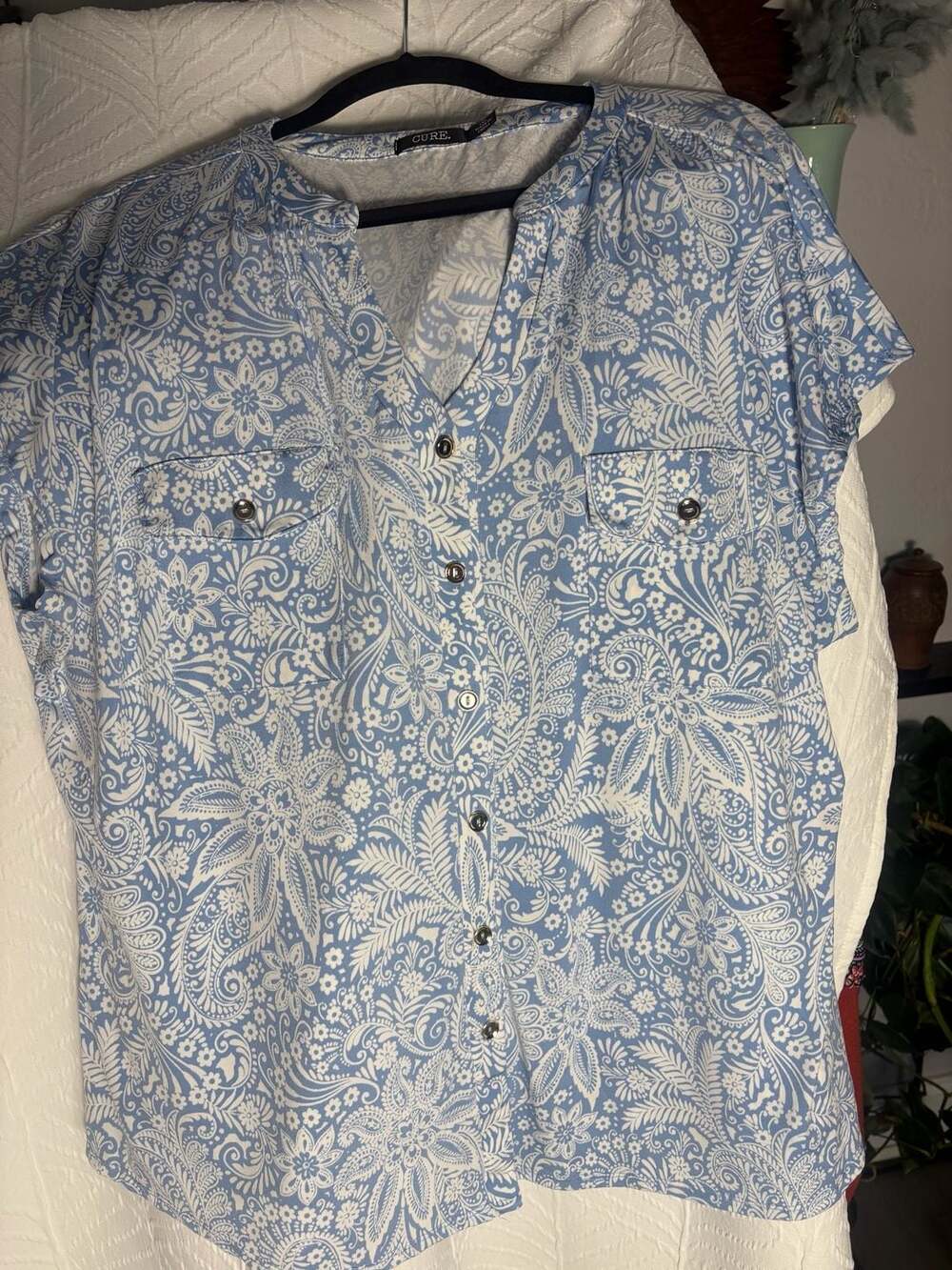 Cure Blouse Size 1XL Blue White Paisley Floral Button Down Short Sleeve